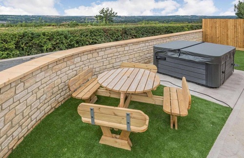 Little Rissington House | Wonderful villa for 6 people with hot tub, WIFI and pets allowed