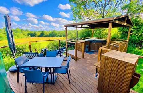 Chiddingstone Hoath House | Wonderful villa for 4 people with WIFI and parking