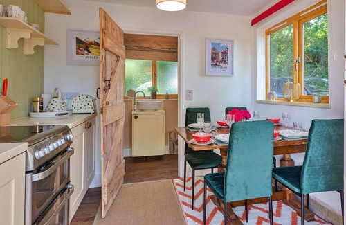 Halfway House House | Wonderful villa for 4 people with terrace and parking