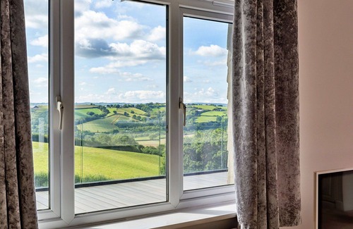 Newton Saint Cyres House | Wonderful villa for 10 people with WIFI, terrace, pets allowed and parking