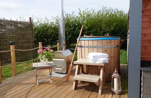 Cropredy House | Wonderful villa for 4 people with hot tub, terrace and pets allowed