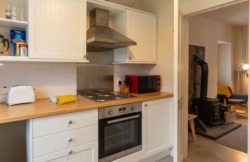 Alvie House | Wonderful villa for 4 guests with WIFI, TV, patio, pets allowed and parking