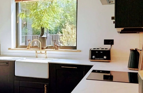 Howlett End House | Wonderful villa for 4 people with WIFI, TV and terrace