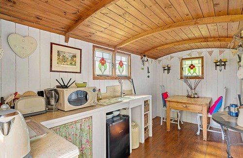 Dunbridge House | Wonderful villa for 4 people with pets allowed and parking
