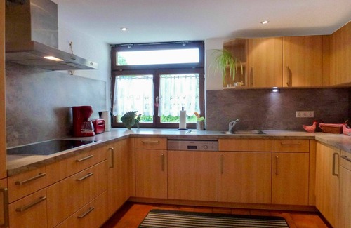 Huefingen House | Wonderful villa for 6 people with WIFI, TV, patio, pets allowed and parking