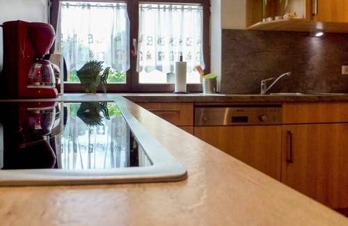 Huefingen House | Wonderful villa for 6 people with WIFI, TV, patio, pets allowed and parking