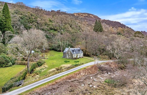Lochgilphead House | Wonderful villa for 6 guests with WIFI, terrace, pets allowed and parking