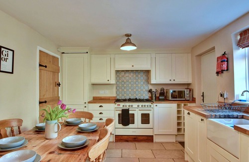 Bellerby House | Wonderful villa for 6 people with hot tub, WIFI, terrace, pets allowed and parking