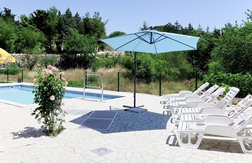 Srijane House | Wonderful villa for 6 guests with A/C, WIFI, private pool, TV, terrace, pets allowed and parking