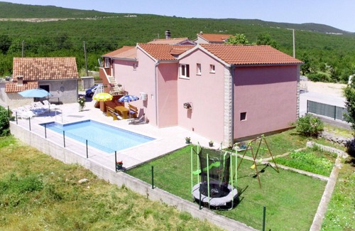 Srijane House | Wonderful villa for 6 guests with A/C, WIFI, private pool, TV, terrace, pets allowed and parking