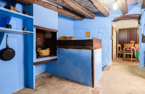 Rossell Villa | Wonderful villa for 6 people with TV, terrace, pets allowed and panoramic view