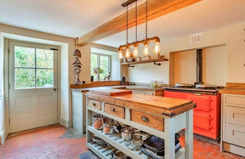 Thrapston House | Wonderful villa for 8 guests with WIFI, TV, terrace, pets allowed and parking