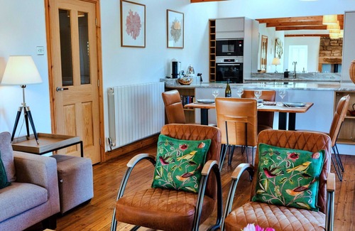 Edlingham House | Wonderful villa for 4 guests with WIFI, terrace and parking
