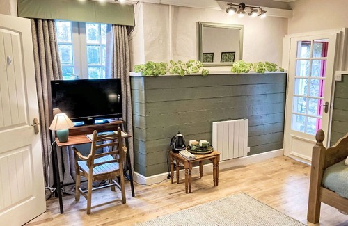 East Lewiston House | Wonderful villa for 2 people with patio and parking