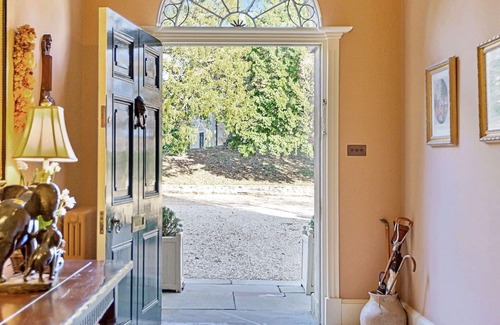 Tormarton House | Wonderful villa for 16 people with WIFI, pool and parking