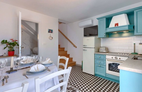 Koromacno House | Wonderful villa for 5 people with hot tub, WIFI, A/C, TV, terrace, pets allowed and parking
