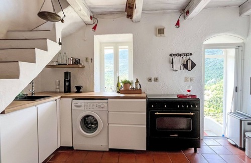 Borgomaro House | Wonderful villa for 6 guests with terrace and parking