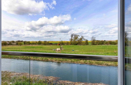 Thurlby House | Wonderful villa for 6 people with WIFI, terrace, pets allowed and parking