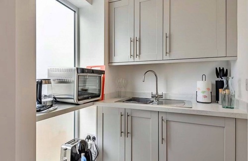Thurlby House | Wonderful villa for 2 people with WIFI, terrace, pets allowed and parking