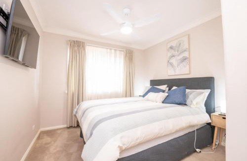 Bletchington House | Wonderful Windred - Quiet & Homely, 4 Smart TVs
