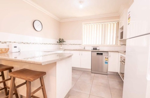 Bletchington House | Wonderful Windred - Spacious, Comfy, Quiet