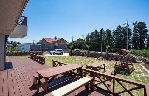 Namwon House | Wonderful Wood Family House in Jeju in nature