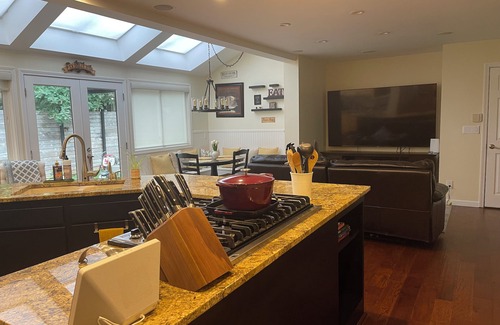 Bothell House | Wonderful Woodinville Wine region with hot tub