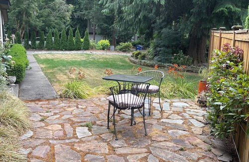 Bothell House | Wonderful Woodinville Wine region with hot tub
