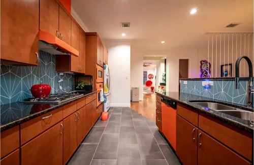 East Downtown Houston House | Wonderhaus Houston - The Pop Modern Experience