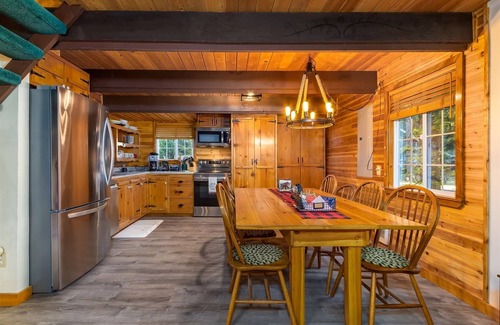 Packwood Cabin | Wonderland Chateau | Hot Tub | 2 Bed, 2 Bath