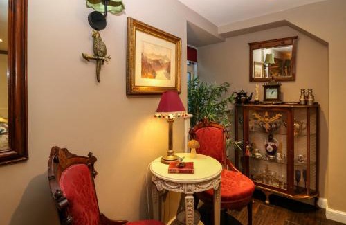 Newburgh House | Wonderland Cottage