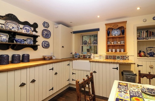 Newburgh Cottage | WONDERLAND COTTAGE, pet friendly, with open fire in Newburgh, Fife