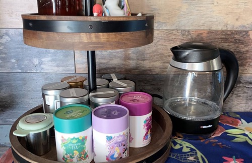 Lakehead Cabin | Wonderland ~ Dog friendly forest retreat, near lake, fast Wifi & EV charger