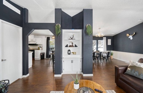 Williams House | Wonderland in Williams|Scenic Views |EscapetheCity