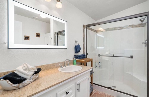 Williams House | Wonderland in Williams|Scenic Views |EscapetheCity