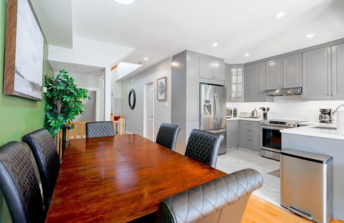 Vaughan House | Wonderland View In Heart Of City