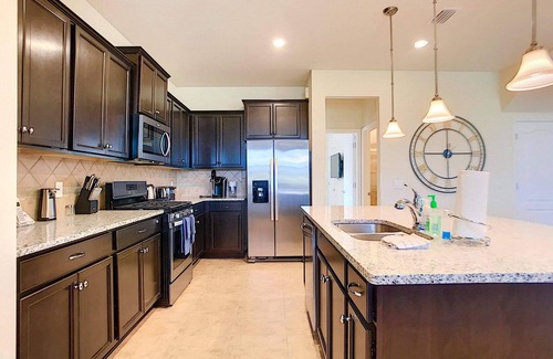 Loughman House | Wonderlands Await: 2025 Florida Escapes for the Adventure-Seeker!