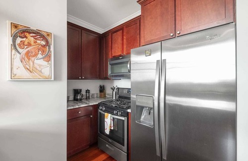 Olde Kensington Apartment | Wondrous 1BR Apartment with Rooftop Pool in NoLibs