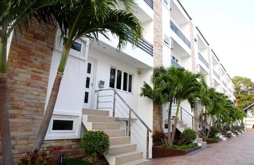 North Pattaya Villa | Wongamat 4-Bedroom Pool Villa in Pattaya