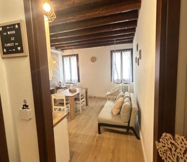 Rovigo Apartment | Wood 32 family -jvapartmentRovigo
