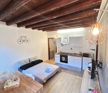 Rovigo Apartment | Wood 32 family -jvapartmentRovigo
