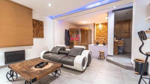 Precy-sur-Oise Bed & Breakfast | Wood 47 spa