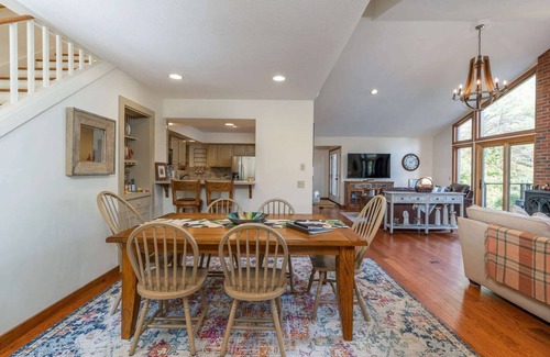 Quechee House | Wood-Burning Stove, Great for Families | Z1040*