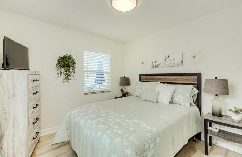 Lakeland House | Wood Circle Art Deco Home near Disney and I4
