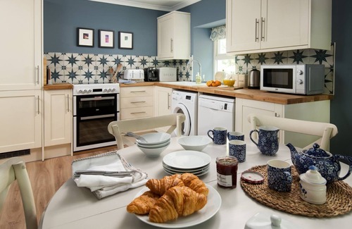 Leitholm Cottage | WOOD COTTAGE - two bedroom cottage set in country house gardens