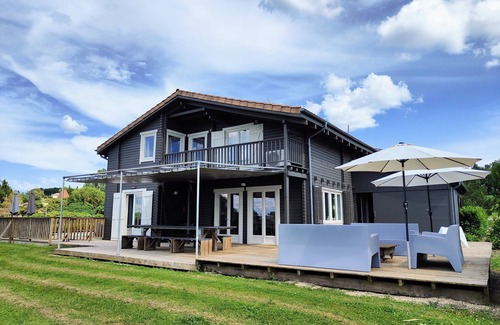 Saint-Etienne-de-Villereal Villa | Wooden villa, swimming pool, terrace and garden in Villeréal