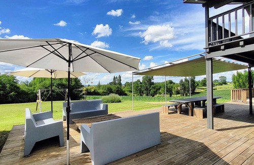 Saint-Etienne-de-Villereal Villa | Wooden villa, swimming pool, terrace and garden in Villeréal