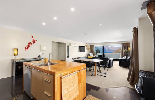 Queenstown House | Wood Haven