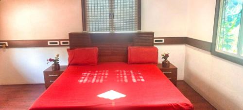 Coimbatore Villa | Wood House Near Isha And Karunya University by Shivalaya