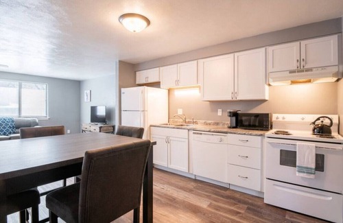 Sunnyland Apartment | WOOD'INN - Cozy 2BD over the bridge